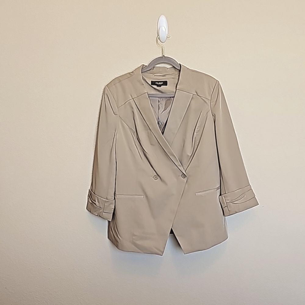 NWOT: KRIS JENNER BLAZER